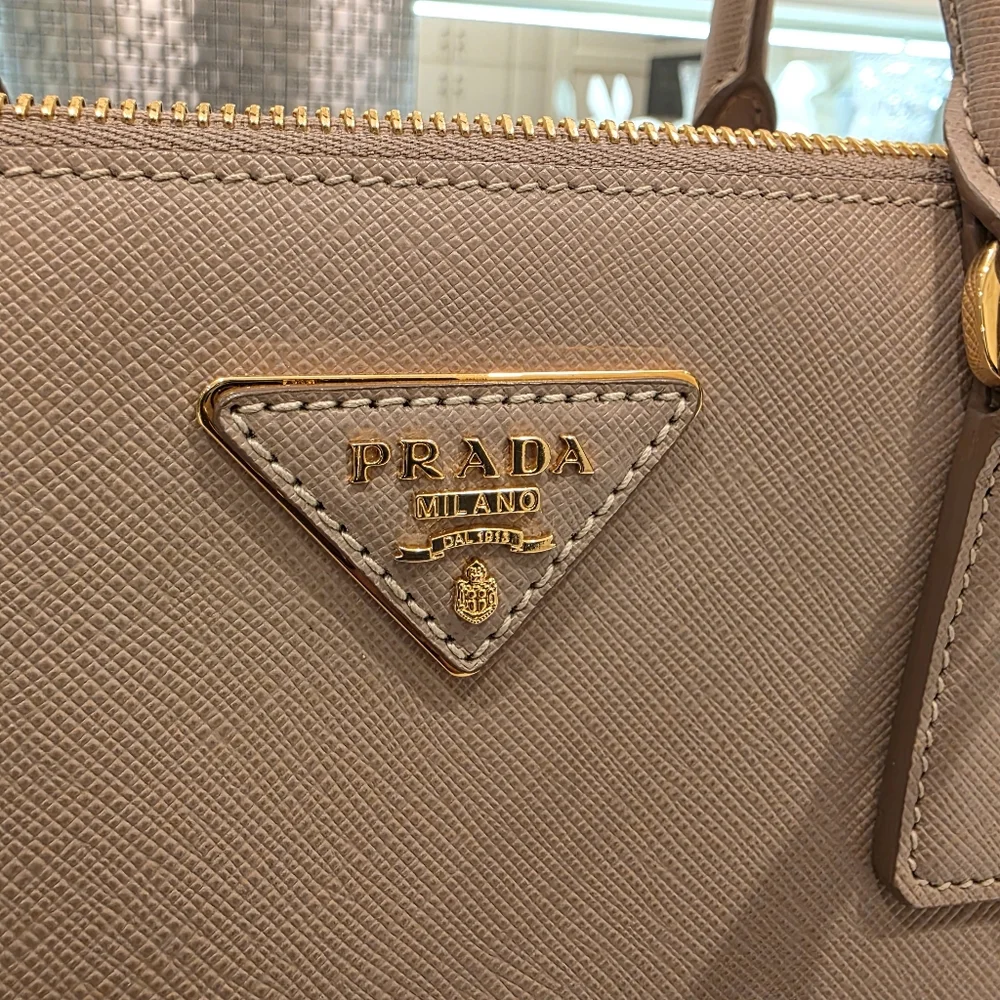 💯 Authentic Prada | Galleria Medium Saffiano Leather bag - Picture 5 of 17